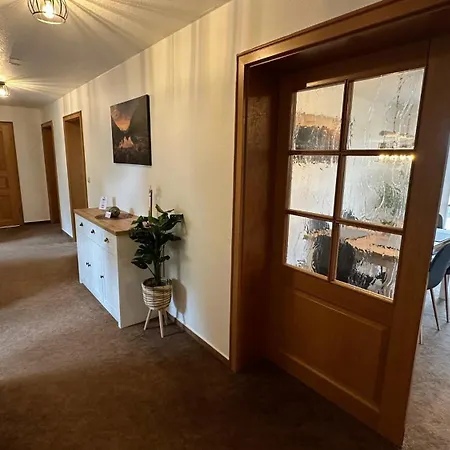 Bergmann Mit Balkon Und Kamin 아파트 알테나우